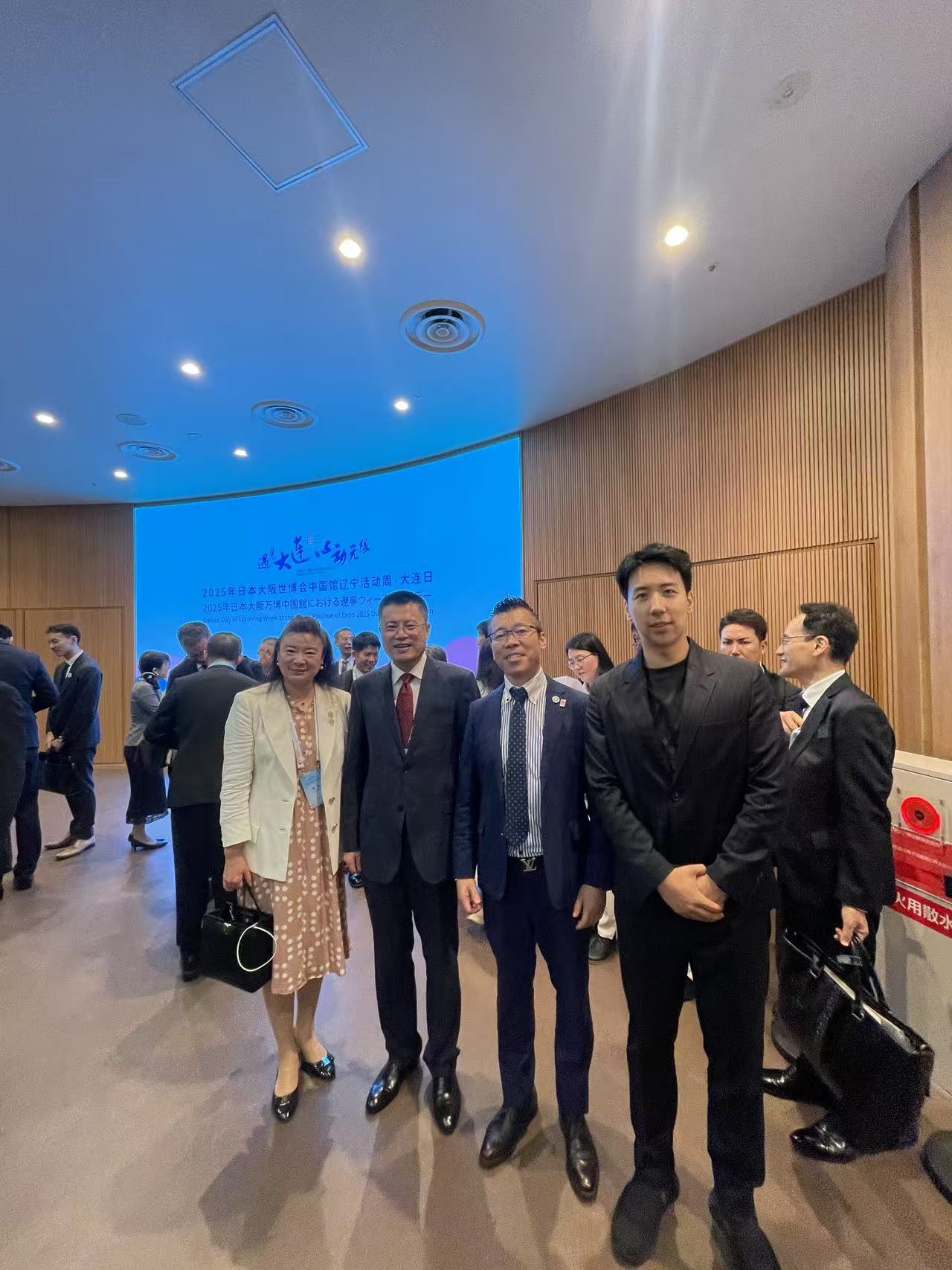 1758692689213044.jpg f345b887b5ca51828a521042cb8dea7.jpg